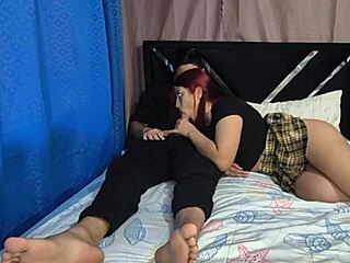 estaba jugando videojuegos y mi hermanastra quiere que la folle