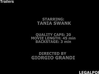 Новодошлата Tania Swank, искаш ли да я видиш ебан твърдо в див анален екшън?