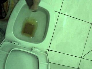 Eu mijando pro meu parceiro gay 😏