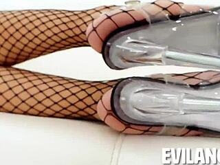 Доминирую над Винсом Картером брызгающей пиздой и аналом