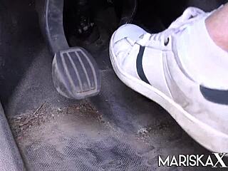 Mariskax Caroline Blindfolded, Double Dicked Suggestively