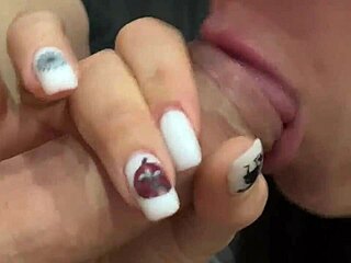 Menelan air mani di mulut selepas hisap kote panas