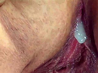 Obvezno glej kompilacijo creampie in cumshotov z bližnjimi posnetki sperme, ki kaplja iz ust in muci! 💦