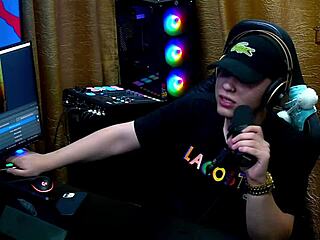 Daniely and patricia kiss during podcast, leaving ruan speechless.