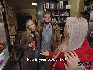 فيرونيكا ليال تفتن فتاة ثنائية الجنس لمتعة الزوج المهان! 😘