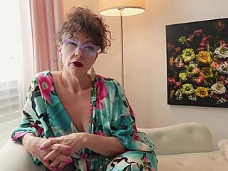 Storytime Part 1: A Housewife With Glasses Shares Her Daily Adventures