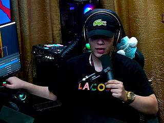 Daniely and patricia kiss during podcast, leaving ruan speechless.