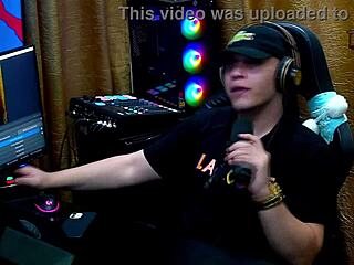 Daniely and patricia kiss during podcast, leaving ruan speechless.