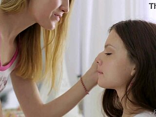 Я одержим стройной 18+ Angelica Palam, которая рвёт узкую киску Shanty A!