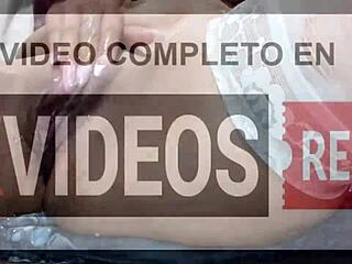 Чувак, эта шлюха Санта Мама Ноэль дрочит все дыры дилдо, пока не кончит сквиртом!