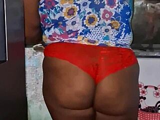 Crente safada na cozinha showing tits and ass