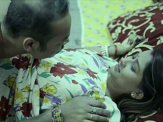 Hey, schöne indische Ehefrau sehnt sich nach hartem jungen Schwanz für geilen Sex.