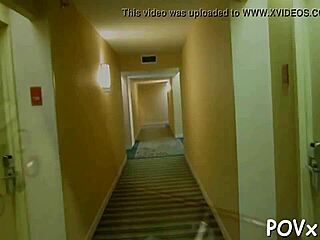 饥渴妹子就爱硬屌猛插爽翻天