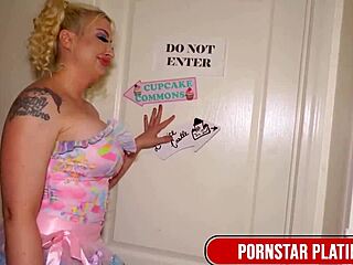 نشوة صراخ شديدة وهانك شيكولاتي كريسكس يدق طيز ليا فالكون الشقراء الوردية