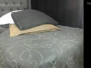 hey, watch this amateur teen inserting a toy on live cam hd, it's so hot