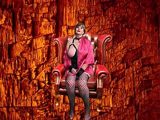 Granny Peggy Sue Pegs and Fucks