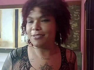 The cuckold's wife fuked with everyone at the liberal club but the tesao don't end and in the end she exibed to the app motorista.