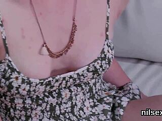 火辣18岁少女在肛交疯人院接受尴尬治疗