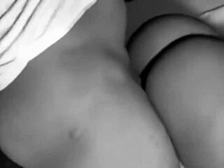 Parmaklarım Yeterli Değil, Onun Büyük Siyah Sikini İhtiyacım Var 💦