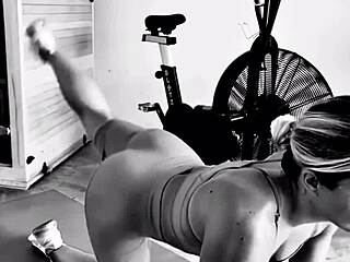 Creeper performs intense ass workout routine