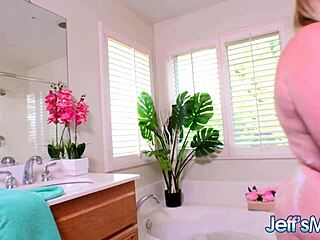 Chubby Blonde Luna Storm Masturbates in Bath!