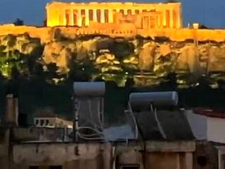 Pareja goza de un excitante sexo en la ducha en Atenas vlog