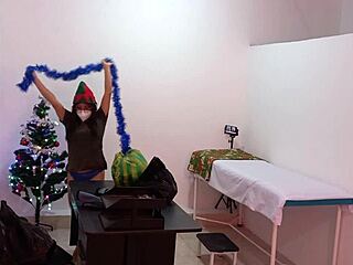 护士在医院被抓到装饰医生办公室，变得超级性感和火辣