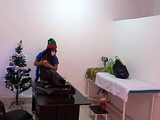 护士在医院被抓到装饰医生办公室，变得超级性感和火辣