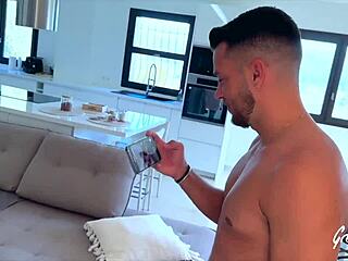 Вау, Эшли Джоли заглатывает член как настоящая королева!