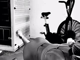 Creeper performs intense ass workout routine