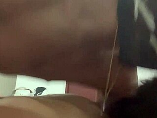 Chica traviesa con gran culo es castigada con máscara de esquí y azotes