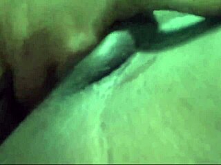 купаюсь в ванне пока жду мужа домой