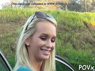 18+ srčka v nogavicah postane poredna pred kamero