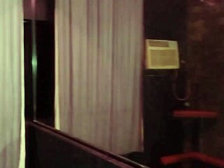 dou minha buceta para outro na frente do corno