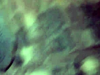 섹시 의붓엄마가 공공장소에서 유혹하고 빨아줘!