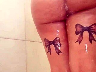 BBW gordita provoca en la ducha con tetazas y culazo enormes