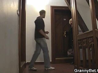 Горещ телефонен секс чат! 📞