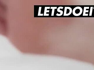 หนุ่มหีใหญ่กระแทกสาว 18+ stacy cruz และ lenina crowne ในท่าเซ็กส์ช้าๆ