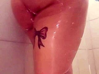 BBW gordita provoca en la ducha con tetazas y culazo enormes