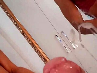 Nézd Paloma Veigát, ahogy elélvez és megmutatja a gyönyörű 24cm-es farkát!