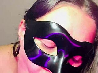 Heyy, check this cheating Mexican stepmom in the USA! Latina slut records herself masturbating for her stepson’s friends! 🔥