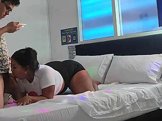 她翘臀给继侄子深喉干嘛？