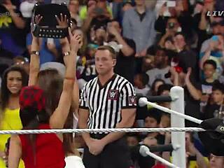 Nikki Bella faces Naomi in Extreme Rules 2015 match