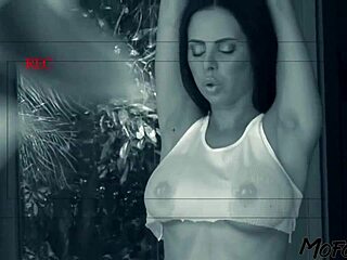 Busty amateur deepthroats in wild anal video on Mofozo