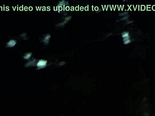 Amateur joven entrega el culo en noche salvaje en el bosque