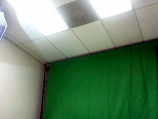 Savanna Brown Poses Nude For Photographer