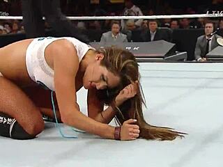 Nikki Bella faces Naomi in Extreme Rules 2015 match