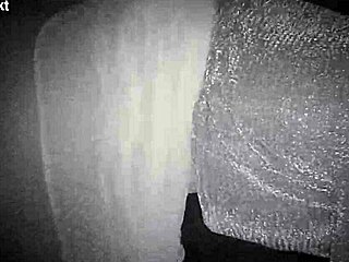 В глори-хоул отдала киску горячему парню в кабинку на еблю