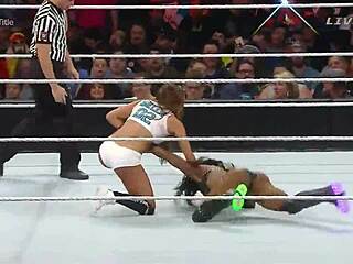 Nikki Bella faces Naomi in Extreme Rules 2015 match