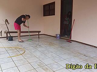 Atrapé a tres zorras calientes follando a mi amigo en secreto